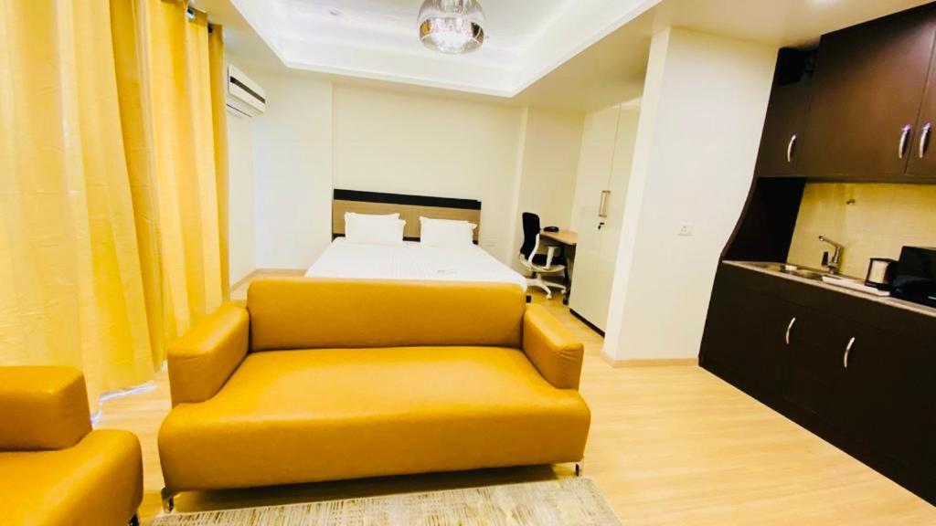 Country & Suites By Migrolino 4*