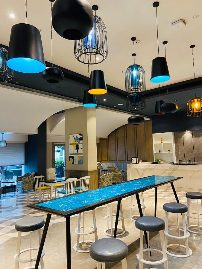 Hotel Country & Suites By Migrolino Lucknow